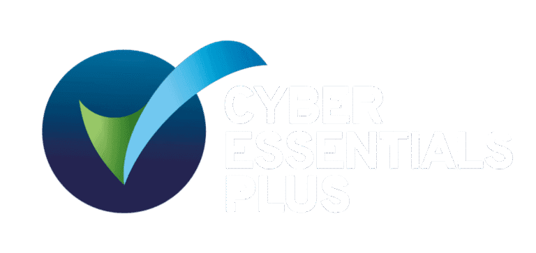 Logo Hanfodion Seiber a Mwy yn cynnwys marc siec mawr uwchben cylch glas tywyll gyda'r geiriau “Hanfodion Seiber a Mwy” mewn testun gwyn trwm.